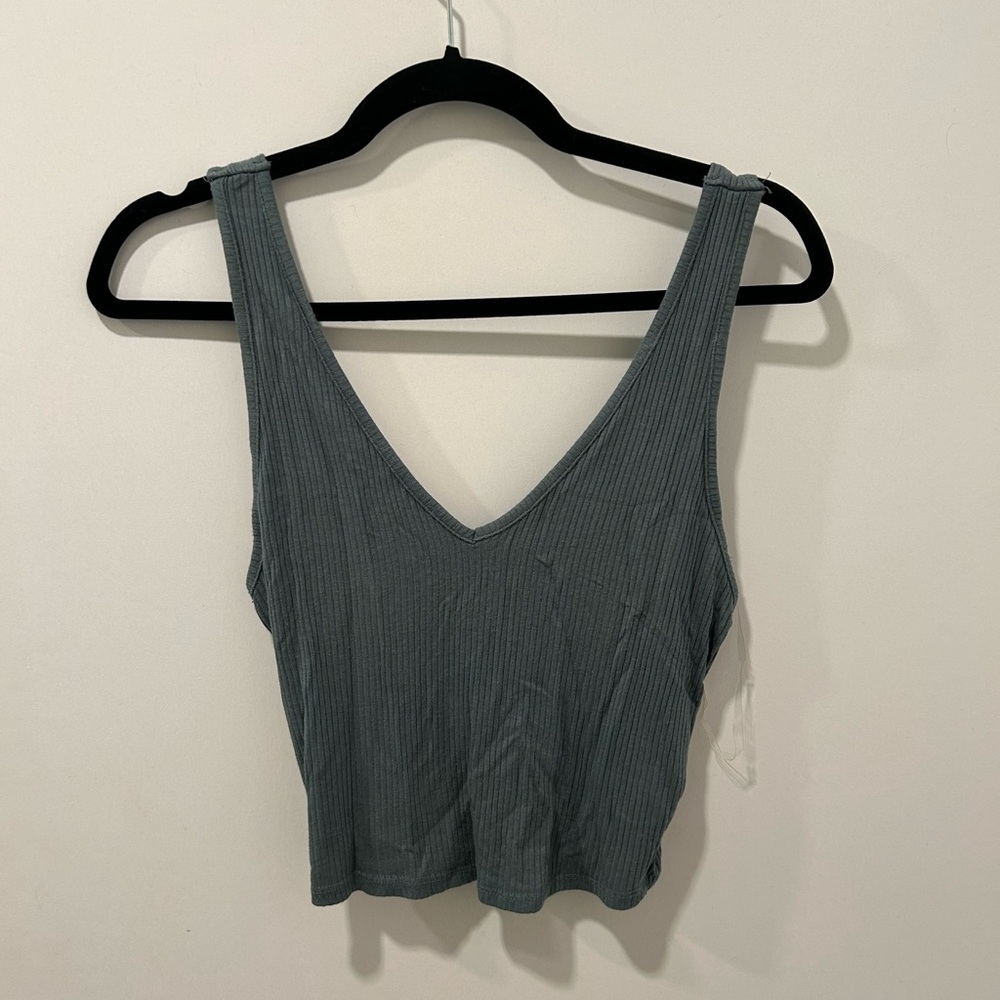 green v neck crop tank